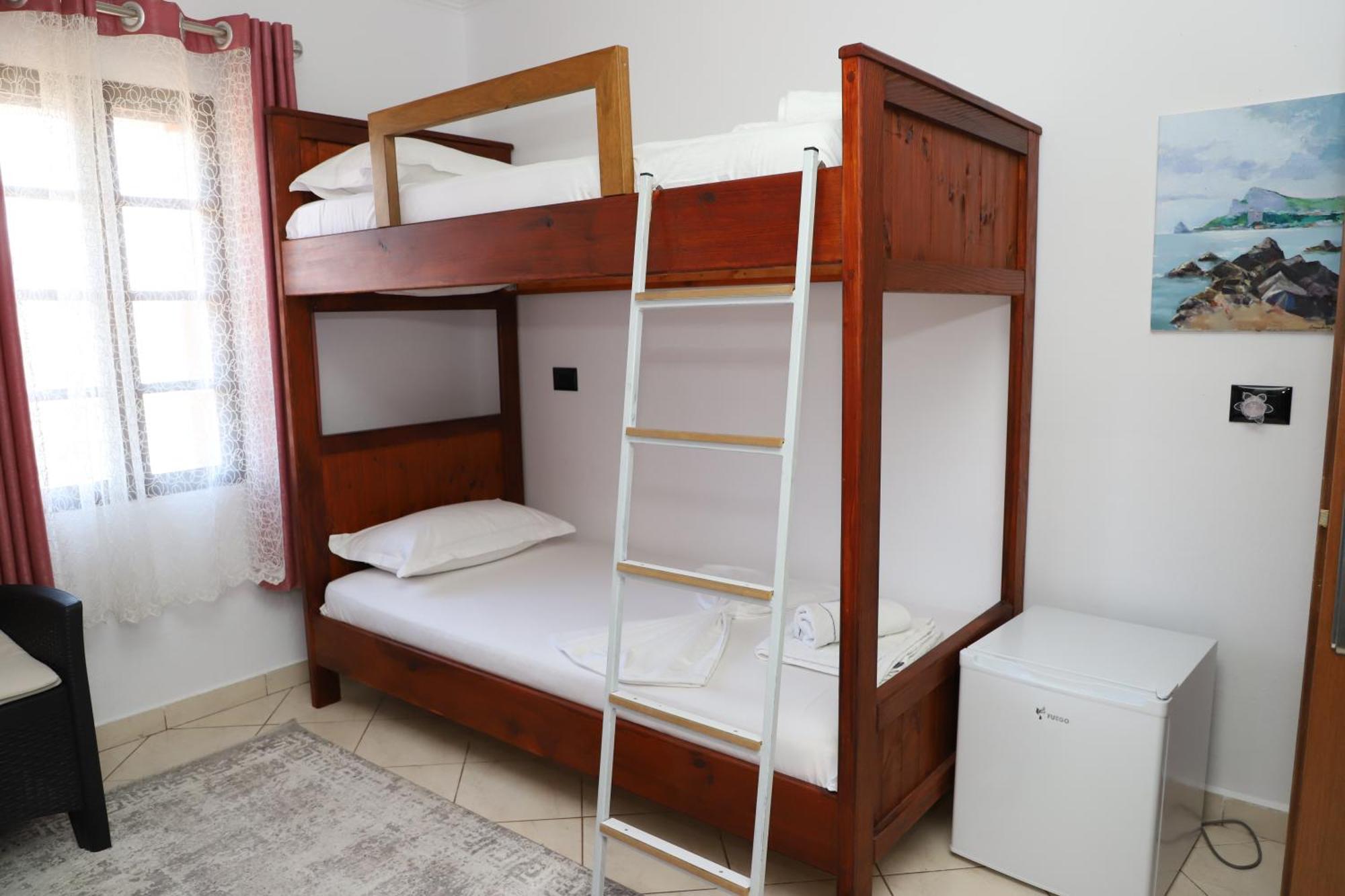 Guest House Lion Берат Екстер'єр фото