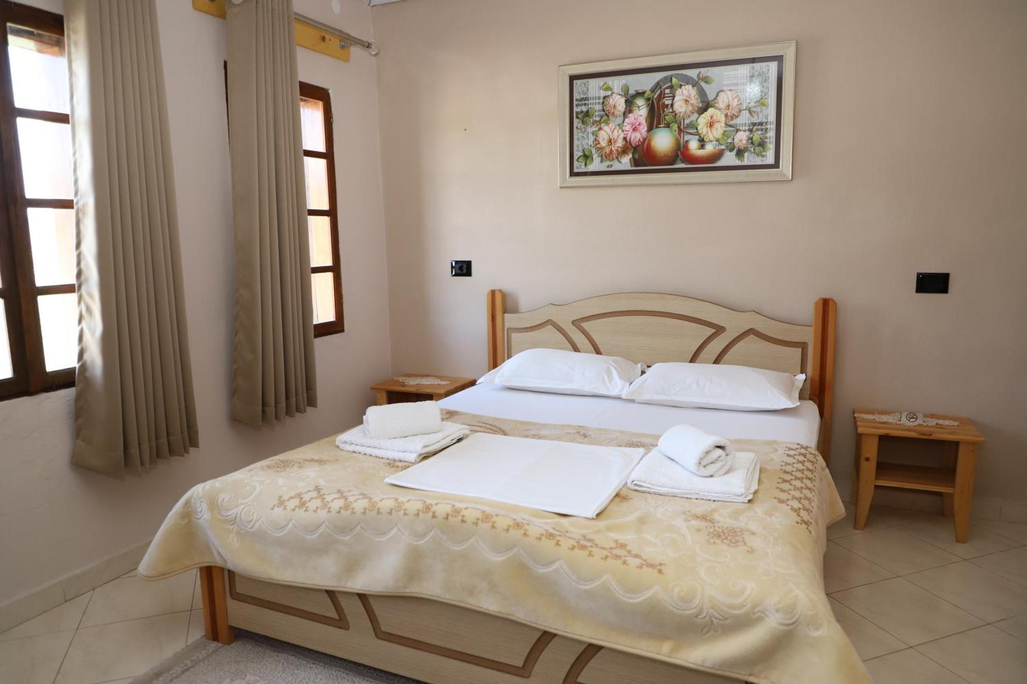 Guest House Lion Берат Екстер'єр фото
