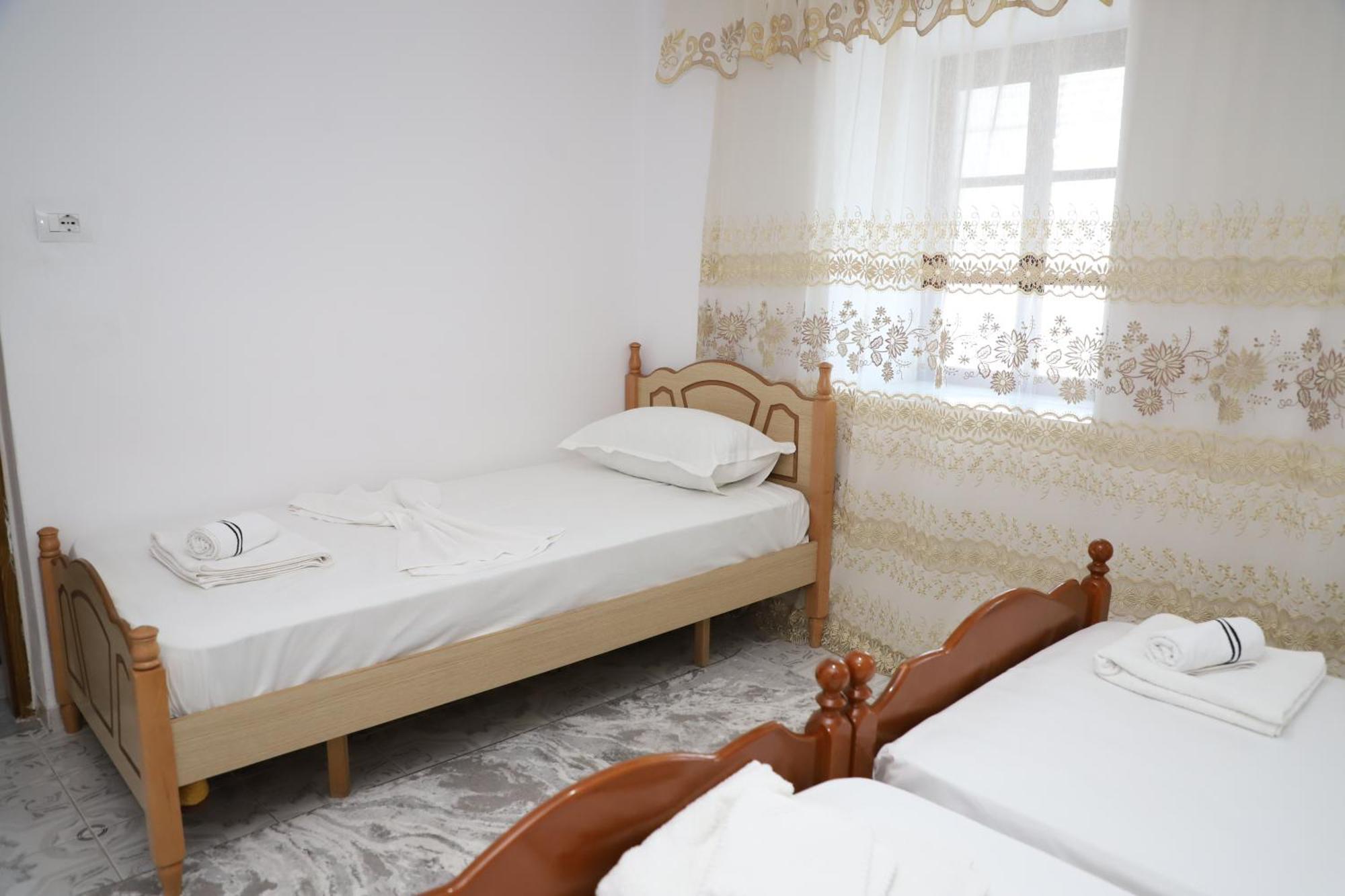 Guest House Lion Берат Екстер'єр фото